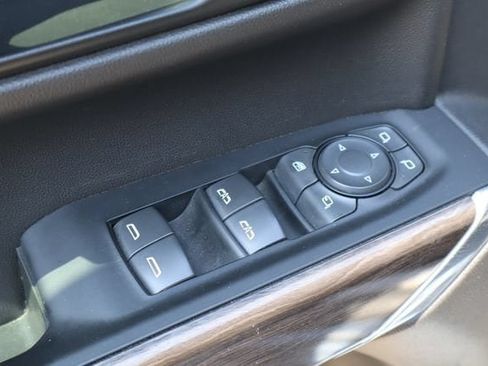 Used 2021 Chevrolet Silverado 1500 LTZ w/ Technology Package AWD/4WD image 21