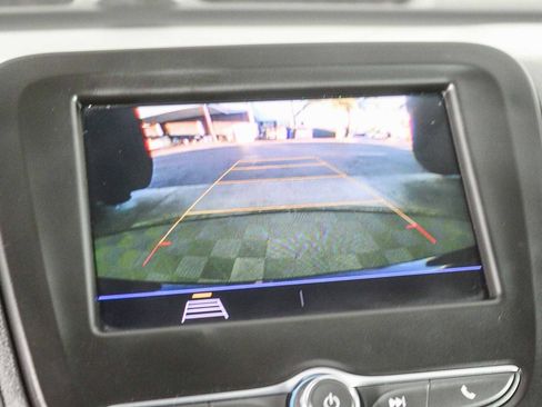 Used 2021 Chevrolet Equinox LS image 23