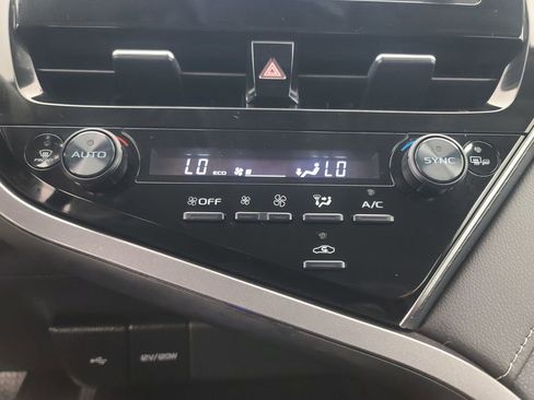 Used 2024 Toyota Camry SE image 33