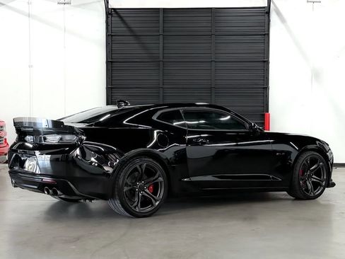 Used 2017 Chevrolet Camaro SS RWD image 10