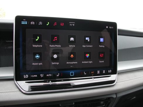 New 2026 Volkswagen Tiguan SE R-Line FWD image 18