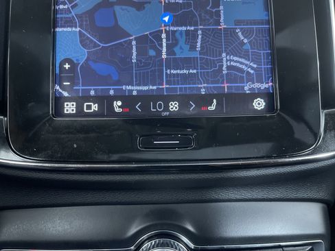 Used 2024 Volvo XC40 B5 Ultimate w/ Climate Package image 21