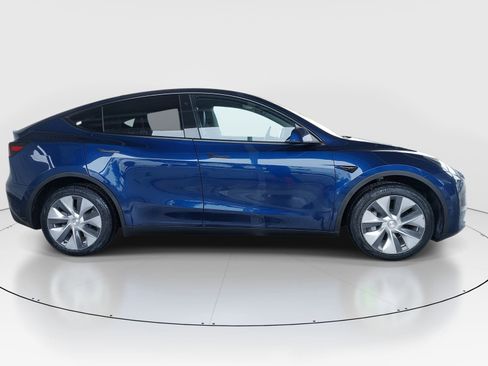 Used 2023 Tesla Model Y Long Range image 4