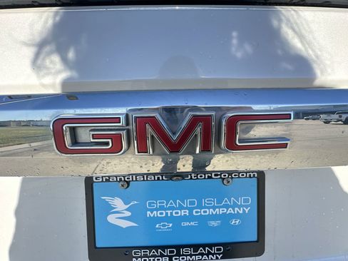 Used 2023 GMC Yukon XL SLT AWD/4WD image 32