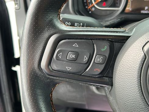 Used 2024 Jeep Gladiator Mojave w/ Technology Group image 13