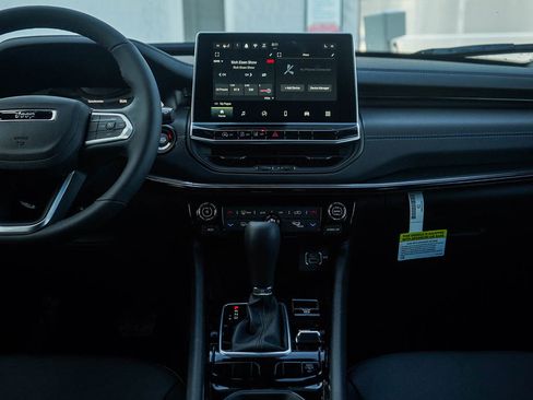 New 2026 Jeep Compass Latitude image 17