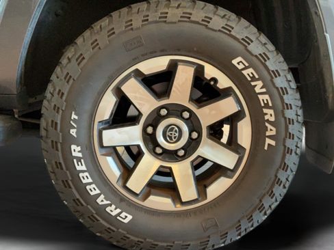 Used 2019 Toyota 4Runner TRD Off-Road AWD/4WD image 39