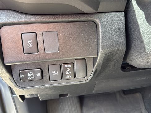 Used 2021 Toyota Tacoma TRD Off-Road w/ Technology Package AWD/4WD image 17