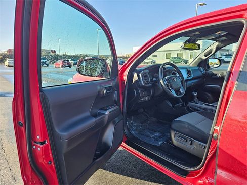 Used 2023 Toyota Tacoma TRD Sport image 18