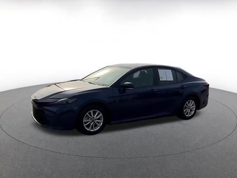 Used 2025 Toyota Camry LE image 8