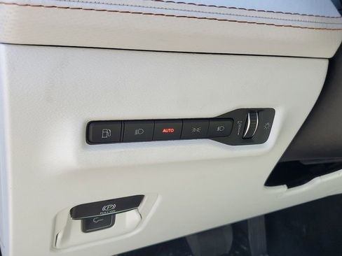 New 2026 Jeep Cherokee Overland image 25