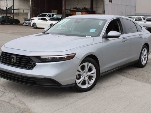Used 2025 Honda Accord LX image 11
