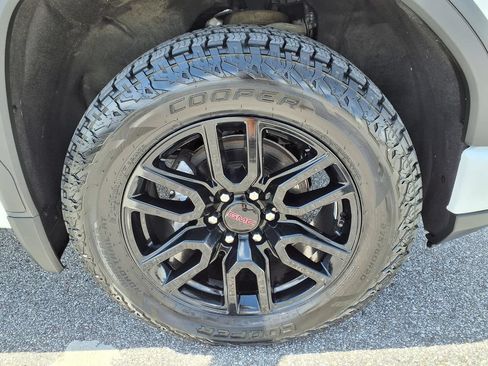 Used 2025 GMC Sierra 1500 Elevation AWD/4WD image 9
