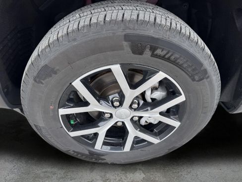 Used 2025 Jeep Grand Cherokee Limited AWD/4WD image 38