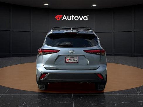 Used 2022 Toyota Highlander XLE image 4