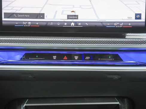 Used 2025 BMW 750e xDrive w/ Premium Package image 10