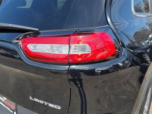 Used 2018 Jeep Cherokee Limited image 50