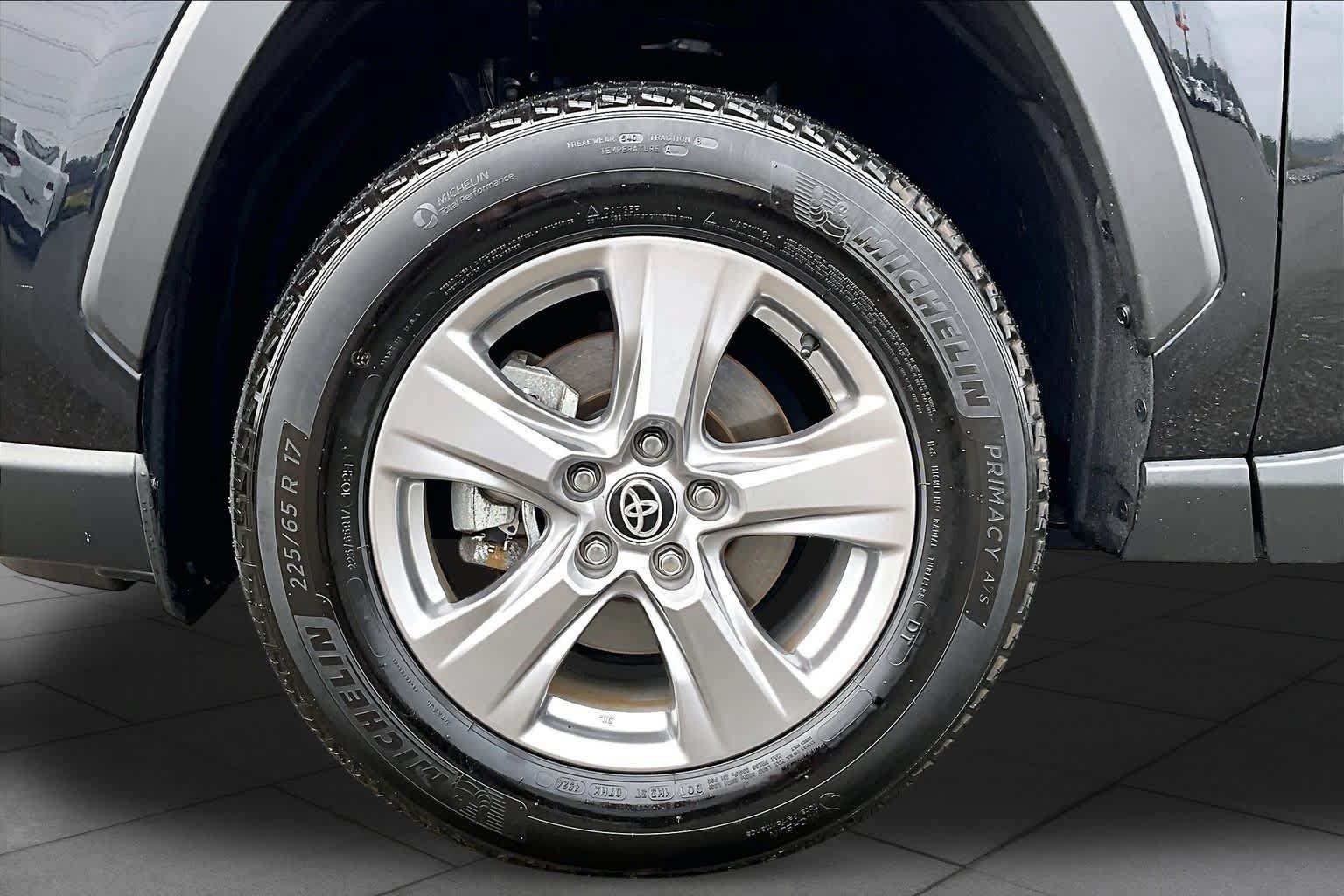 Certified 2025 Toyota RAV4 XLE AWD/4WD image 10