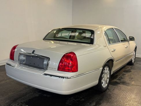 Used 2007 Lincoln Town Car Signature Limited RWD image 3