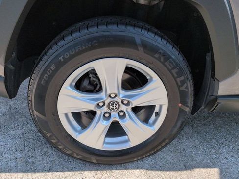Used 2020 Toyota RAV4 XLE AWD/4WD image 11