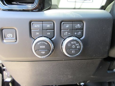 New 2026 GMC Sierra 2500 AT4 AWD/4WD image 17
