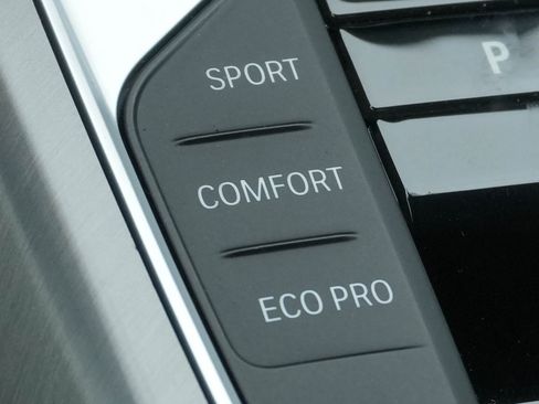 Used 2025 BMW M240i Coupe RWD image 27
