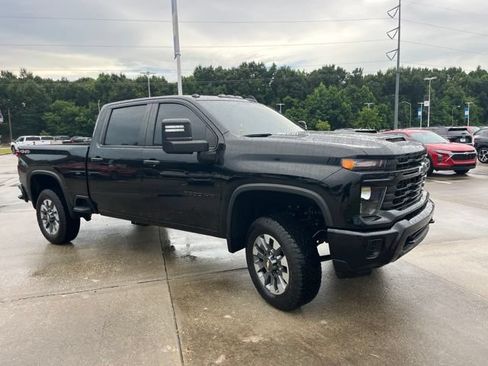 Used 2024 Chevrolet Silverado 2500 Custom w/ Custom Value Package AWD/4WD image 10
