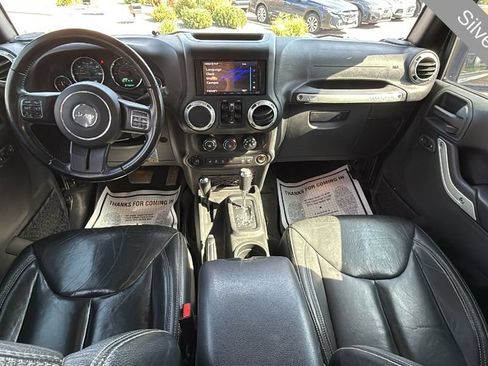 Used 2018 Jeep Wrangler Unlimited Rubicon w/ Connectivity Group AWD/4WD image 16