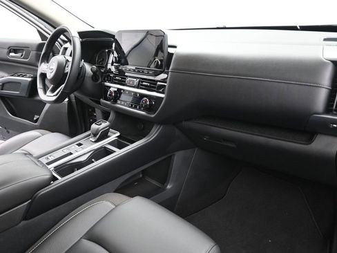 Used 2025 Nissan Pathfinder SL image 24