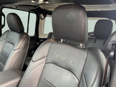 Used 2023 Jeep Wrangler Sahara w/ Cold Weather Group image 17