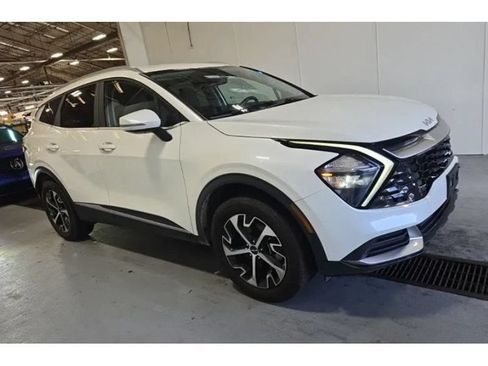Used 2023 Kia Sportage EX AWD/4WD image 3