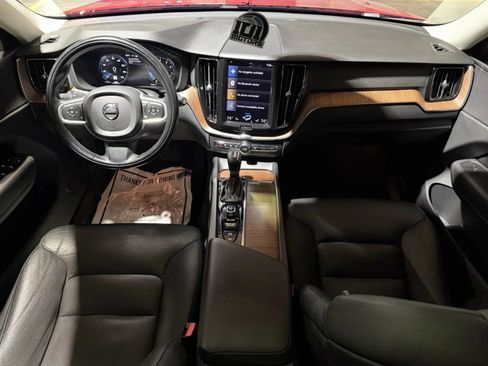 Used 2021 Volvo XC60 T6 Momentum w/ Climate Package AWD/4WD image 8