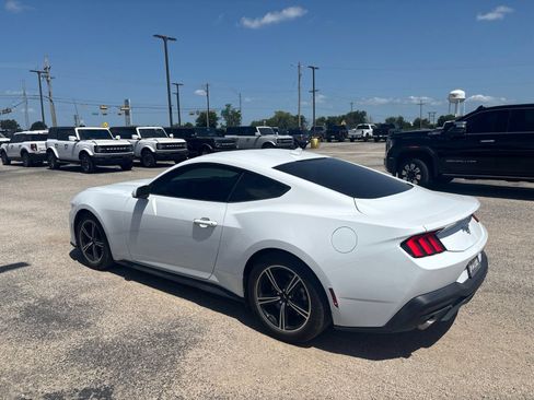 Used 2025 Ford Mustang Coupe RWD image 4