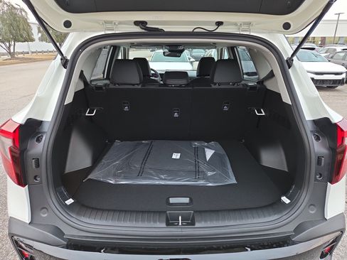 New 2026 Kia Seltos S image 8