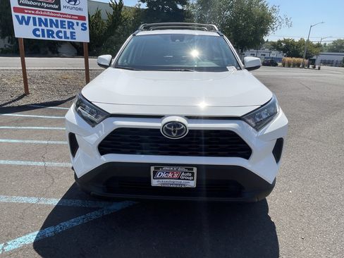 Used 2021 Toyota RAV4 LE AWD/4WD image 8