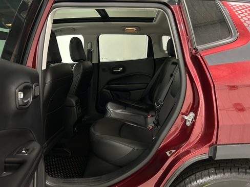 Used 2021 Jeep Compass Latitude w/ Sun and Sound Group AWD/4WD image 31