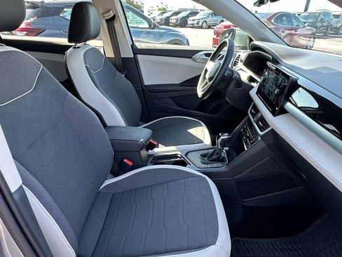 Used 2025 Volkswagen Taos SE w/ Taos MDO Package image 20