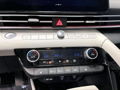 Used 2025 Hyundai Elantra Limited FWD image 5