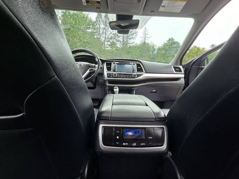 Used 2017 Toyota Highlander XLE w/ Carpet Mat Package AWD/4WD image 23