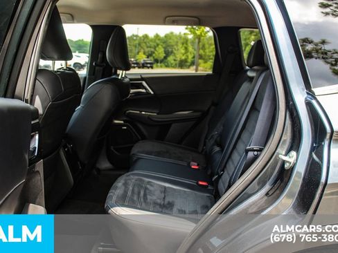 Used 2025 Mitsubishi Outlander SE FWD image 17