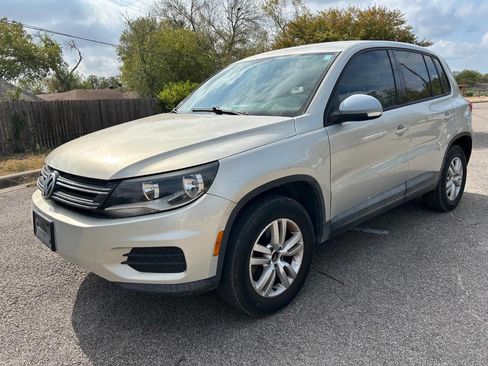Used 2013 Volkswagen Tiguan S image 11