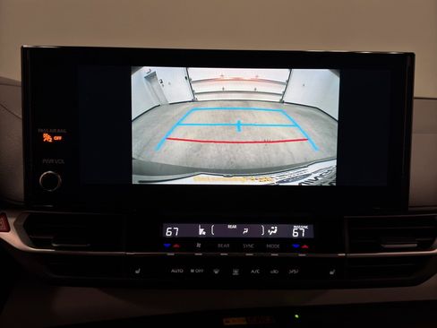 Used 2025 Toyota Sienna XLE image 23