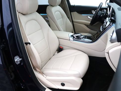 Used 2019 Mercedes-Benz GLC 300 4MATIC image 18