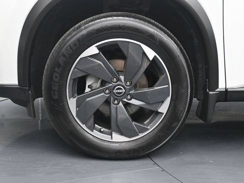 Certified 2026 Nissan Rogue SV AWD/4WD image 13