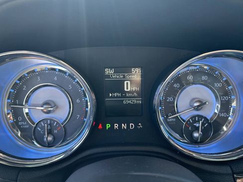 Used 2011 Chrysler 300 RWD image 10
