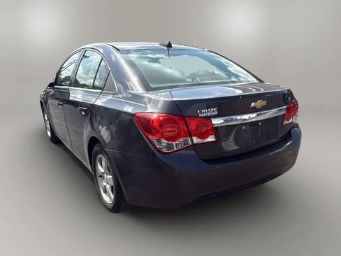 Used 2016 Chevrolet Cruze LT w/ Technology Package FWD image 4