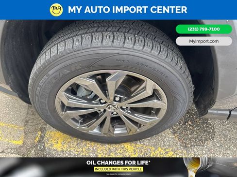 Used 2022 Toyota RAV4 Limited AWD/4WD image 6