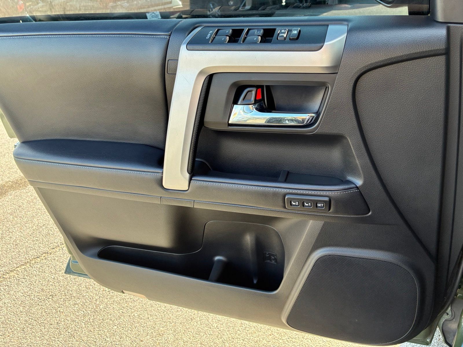 Used 2022 Toyota 4Runner Limited AWD/4WD image 11