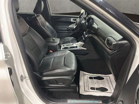 Used 2021 Ford Explorer Platinum w/ Premium Technology Package image 21