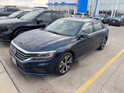 Used 2022 Volkswagen Passat 2.0T SE image 8